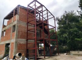 Σιδηροκατασκευή φρεατίου & υδραυλικός ανελκυστήρας KLEEMANN σε μονοκατοικία στη Βουλιαγμένη