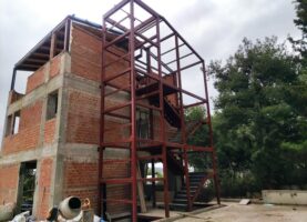 Σιδηροκατασκευή φρεατίου & υδραυλικός ανελκυστήρας KLEEMANN σε μονοκατοικία στη Βουλιαγμένη