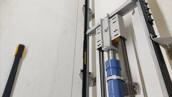 Υδραυλικός ανελκυστήρας KLEEMANN σε πολυκατοικία στην Αγία Βαρβάρα